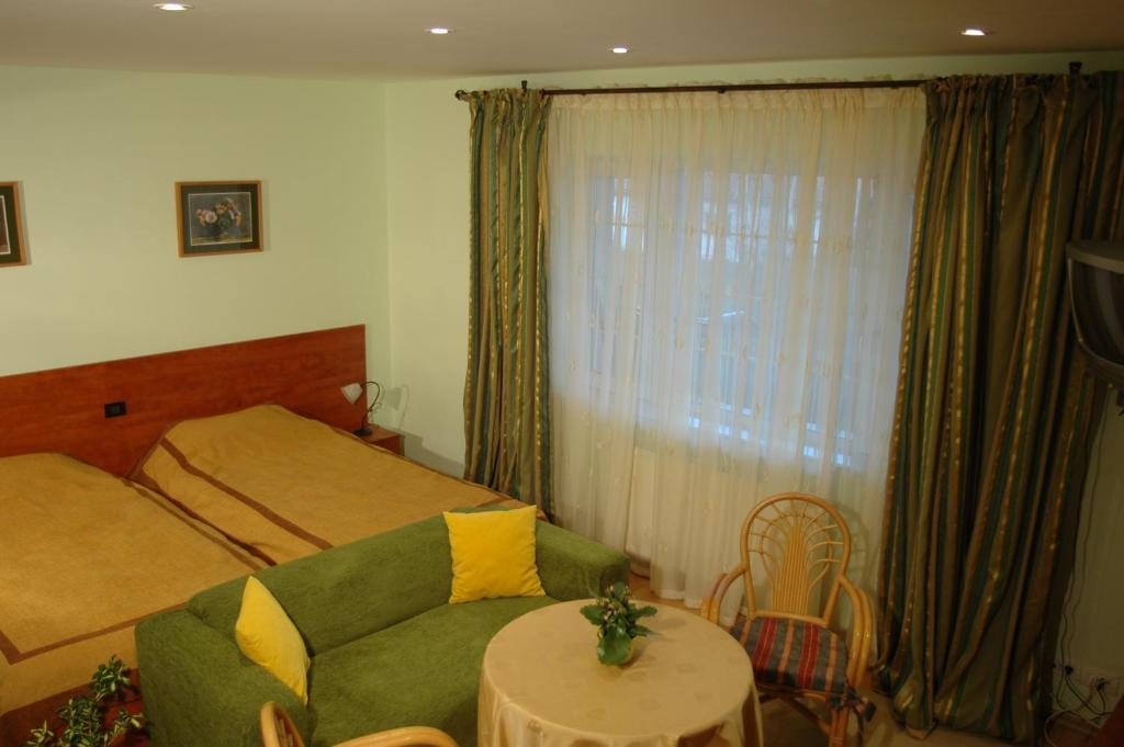 Country Club La Mesteceni Szászsebes Szoba fotó