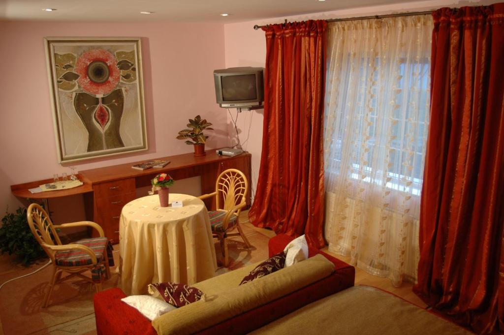 Country Club La Mesteceni Szászsebes Szoba fotó